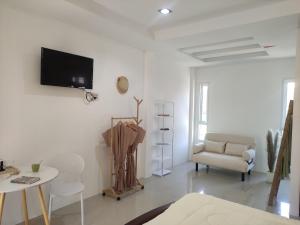 TV a/nebo společenská místnost v ubytování Luana Villas