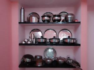Η κουζίνα ή μικρή κουζίνα στο SHI's Spacious 2BHK Home Stay at Thanjavur