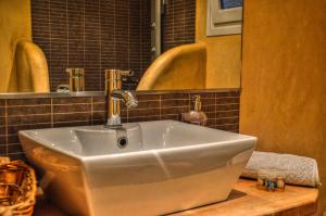 Koupelna v ubytování Iro Suites