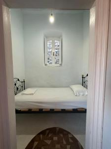 Letto o letti in una camera di Cycladic house with amazing view in Potamia village