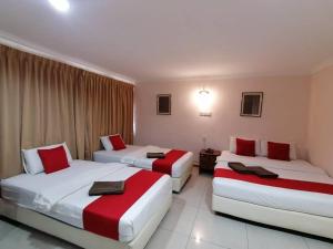 Postel nebo postele na pokoji v ubytování HOTEL PANTAI VIEW + 12 fotografií