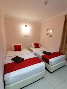 A bed or beds in a room at HOTEL PANTAI VIEW