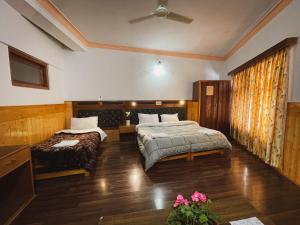 Postel nebo postele na pokoji v ubytování Hotel shaynam