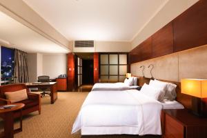 Postel nebo postele na pokoji v ubytování The Westin Guangzhou