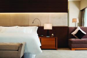 Postel nebo postele na pokoji v ubytování The Westin Guangzhou