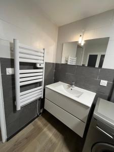 Kúpeľňa v ubytovaní Les Gites d'Albâtre, le 56 + 37 fotografií
