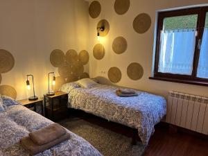 a bedroom with two beds and a window at Casa en la Molina in La Molina