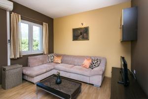 a living room with a couch and a tv at Apartments Dubrovnik-Cavtat in Cavtat