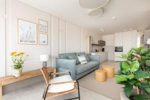 Η κουζίνα ή μικρή κουζίνα στο Solaris Apartments Close to the Beach by Noclegi Renters +24 φωτογραφίες