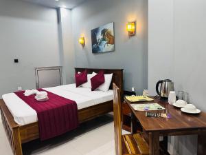SP Tourist Hotel Jaffna客房内的一张或多张床位
