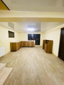 TV a/nebo společenská místnost v ubytování HOTEL SUNRISE