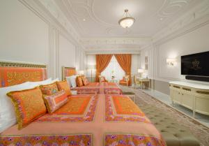 Televiisor ja/või meelelahutuskeskus majutusasutuses Palazzo Versace Macau