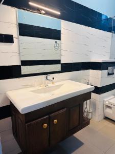 SP Tourist Hotel Jaffna的一间浴室