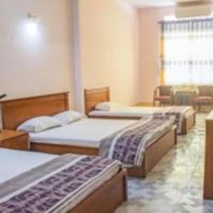 Postel nebo postele na pokoji v ubytování Khách sạn Ngân hàng - Bank Hotel