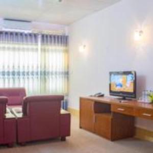 TV a/nebo společenská místnost v ubytování Khách sạn Ngân hàng - Bank Hotel