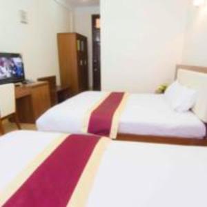 Postel nebo postele na pokoji v ubytování Khách sạn Ngân hàng - Bank Hotel