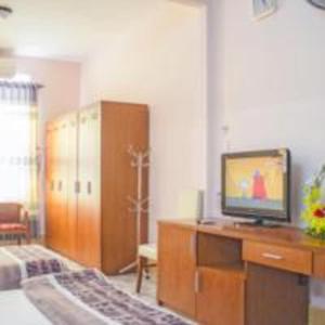 TV a/nebo společenská místnost v ubytování Khách sạn Ngân hàng - Bank Hotel
