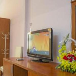 TV a/nebo společenská místnost v ubytování Khách sạn Ngân hàng - Bank Hotel