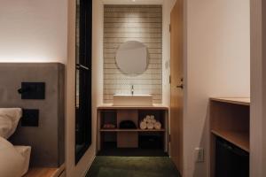 Gallery image ng 無垢　入船の宿 sa Kure