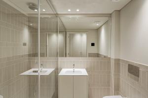 Blissful Suites Porto by gaiarooms的一间浴室