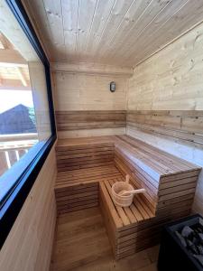 a small wooden sauna with a bucket in it at Superbe Chalet Cabane Chabanon in Selonnet