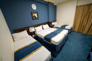 Postel nebo postele na pokoji v ubytování Al Barakah Mawaddah Hotel