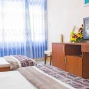 Postel nebo postele na pokoji v ubytování Khách sạn Ngân hàng - Bank Hotel