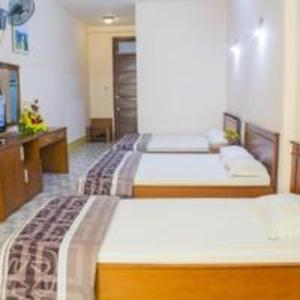 Postel nebo postele na pokoji v ubytování Khách sạn Ngân hàng - Bank Hotel