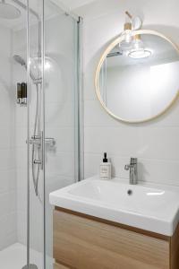 a bathroom with a sink and a shower at La Cabane des Bords de Loire in Saint-Sébastien-sur-Loire +19 photos