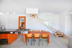 Spanish Patio 3BR penthouse by HolyGuest