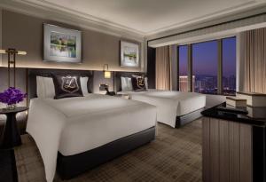 Voodi või voodid majutusasutuse The Londoner Hotel toas