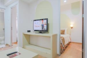 TV a/nebo společenská místnost v ubytování Hotel Gunawangsa Manyar
