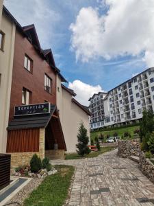 vista para o hotel e para os edifícios de apartamentos em Golden view apartment - Milmari p82 FREE SPA APRIL, MAY AND JUNE!!!! em Kopaonik