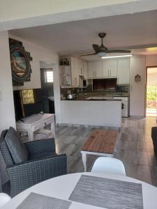 a living room with a table and a kitchen at 22 Key Largo in Kingsborough