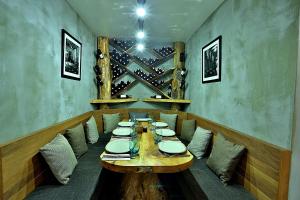 A seating area at Taxim Lounge Hotel Special Category