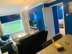 Χώρος καθιστικού στο Charming 6-Bed House in Reading