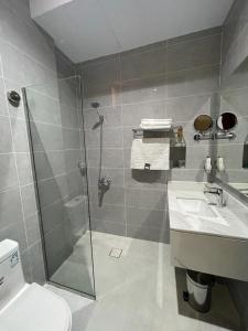 a bathroom with a shower and a toilet and a sink at HIGH VIEW HOTEL فندق عالية الاطلالة in Hafr Al Baten
