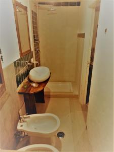 a bathroom with a toilet and a sink and a shower at Dimora Pietre Verdi in Cosentino