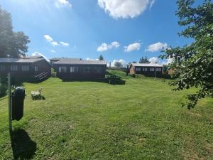 a large yard with houses in the background at BUNGALOVY U RYBNÍKA in Olbramkostel