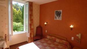 Postel nebo postele na pokoji v ubytování Hôtel du Lion d'Or