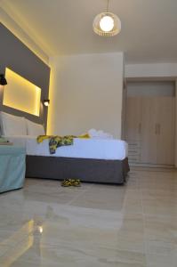 A bed or beds in a room at Ammos Apartments