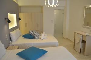 A bed or beds in a room at Ammos Apartments