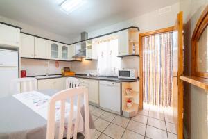 Kuchnia lub aneks kuchenny w obiekcie Casa Rural La Buganvilla