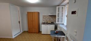 Kuchyň nebo kuchyňský kout v ubytování Kerkis Traditional Guesthouse