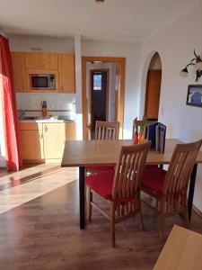 Kuchyňa alebo kuchynka v ubytovaní Appartementhaus Chalet Alpina
