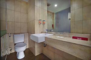 Koupelna v ubytování favehotel Langko Mataram - Lombok + 23 fotografií