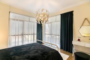 Ένα ή περισσότερα κρεβάτια σε δωμάτιο στο Luxury apartment Vol 1 with 3 bedrooms close to the lake