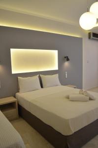A bed or beds in a room at Ammos Apartments