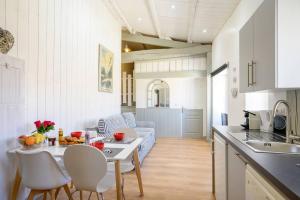 Gallery image of Au cœur de St Martin: L'Arnerault in Saint-Martin-de-Ré +14 photos