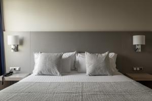 a bedroom with a bed with white pillows at Augusta Barcelona Vallès in Granollers +90 photos